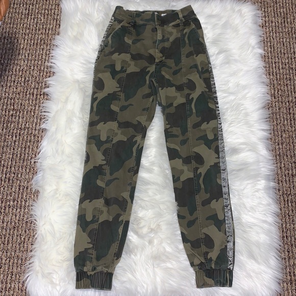 Hollister Denim - 5 for $25🎈 Hollister camo ultra high rise camo pants